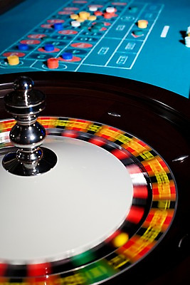 포토 JPG 생활용품 놀이 레저 실내 사람없음 세로 놀이용품 게임 포커칩 도박 카지노 회전 룰렛 룰렛테이블 국내포토 놀이칩 내부 오브젝트 포커 파일형식