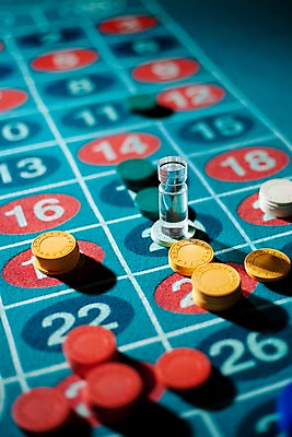 포토 JPG 생활용품 놀이 레저 실내 사람없음 세로 놀이용품 게임 포커칩 도박 카지노 룰렛 룰렛테이블 국내포토 놀이칩 내부 오브젝트 포커 파일형식