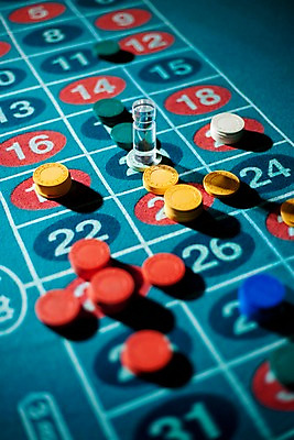 포토 JPG 생활용품 놀이 레저 실내 사람없음 세로 놀이용품 게임 포커칩 도박 카지노 룰렛 룰렛테이블 국내포토 놀이칩 내부 오브젝트 포커 파일형식