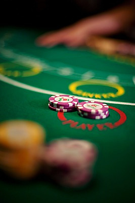포토 JPG 생활용품 놀이 레저 실내 근접촬영 세로 놀이용품 게임 포커칩 도박 카지노 딜러 바카라 국내포토 놀이칩 뷰포인트 내부 오브젝트 포커 파일형식