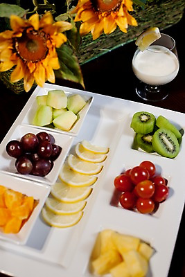 포토 JPG 식물 꽃 음식 과일 해바라기 잔 실내 키위 사람없음 장식 세로 우유 안주 과일안주 국내포토 식기 유제품 내부 파일형식