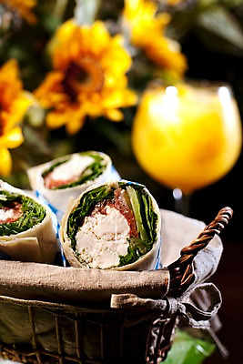 포토 JPG 꽃 음식 해바라기 잔 서양음식 실내 샌드위치 사람없음 아웃포커스 장식 세로 오렌지주스 안주 국내포토 식물 식기 촬영기법 내부 과일주스 파일형식