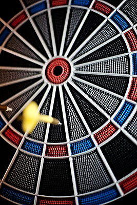 포토 JPG 생활용품 놀이 레저 실내 사람없음 세로 놀이용품 게임 다트 카지노 레저오락 다트핀 국내포토 내부 도박 오브젝트 파일형식