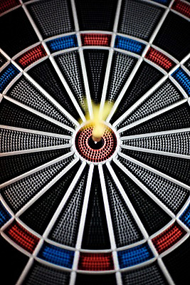 포토 JPG 생활용품 놀이 레저 실내 근접촬영 사람없음 세로 놀이용품 게임 명중 다트 카지노 레저오락 다트핀 국내포토 뷰포인트 내부 도박 오브젝트 파일형식