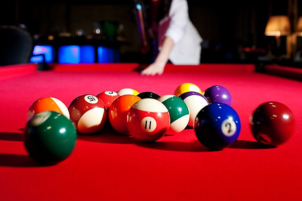 포토 JPG 스포츠용품 공 놀이 레저 실내 근접촬영 아웃포커스 가로 구기 게임 당구 포켓볼 카지노 당구대 레저오락 국내포토 스포츠 뷰포인트 촬영기법 내부 도박 오브젝트 파일형식
