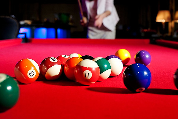 포토 JPG 스포츠용품 공 놀이 레저 실내 근접촬영 아웃포커스 가로 구기 게임 당구 포켓볼 카지노 당구대 레저오락 국내포토 스포츠 뷰포인트 촬영기법 내부 도박 오브젝트 파일형식