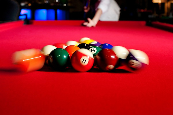 포토 JPG 스포츠용품 공 놀이 레저 실내 아웃포커스 가로 구기 게임 당구 포켓볼 카지노 당구대 레저오락 국내포토 스포츠 촬영기법 내부 도박 오브젝트 파일형식