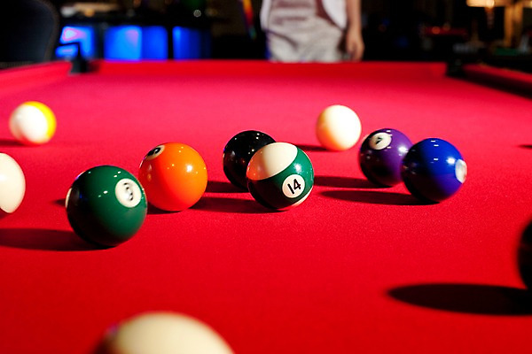 포토 JPG 스포츠용품 공 놀이 레저 실내 아웃포커스 가로 구기 게임 당구 포켓볼 카지노 당구대 레저오락 국내포토 스포츠 촬영기법 내부 도박 오브젝트 파일형식