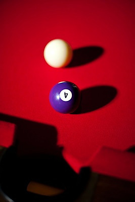 포토 JPG 스포츠용품 로우앵글 공 놀이 레저 실내 근접촬영 사람없음 아웃포커스 세로 구기 게임 당구 포켓볼 카지노 당구대 레저오락 국내포토 스포츠 뷰포인트 촬영기법 내부 도박 오브젝트 파일형식