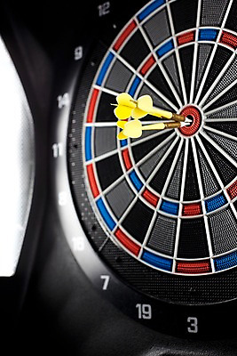 포토 JPG 생활용품 놀이 레저 실내 사람없음 세로 놀이용품 게임 명중 다트 카지노 레저오락 다트핀 국내포토 내부 도박 오브젝트 파일형식