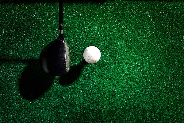 포토 JPG 스포츠용품 컬러 골프 놀이 레저 골프공 실내 그림자 사람없음 가로 초록색 레포츠 구기 골프채 게임 카지노 인조잔디 골프연습장 국내포토 스포츠 공 골프장 골프용품 잔디 내부 도박 오브젝트 파일형식