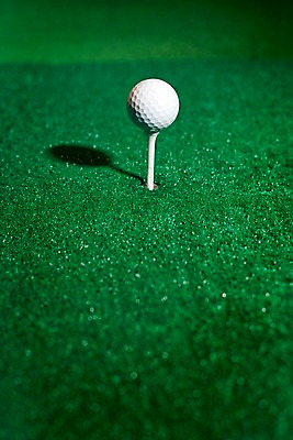 포토 JPG 스포츠용품 컬러 골프 놀이 레저 골프공 실내 그림자 사람없음 세로 초록색 레포츠 구기 게임 카지노 인조잔디 골프연습장 국내포토 스포츠 공 골프장 골프용품 잔디 내부 도박 오브젝트 파일형식