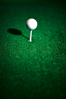 포토 JPG 스포츠용품 컬러 골프 놀이 레저 골프공 실내 그림자 세로 초록색 레포츠 구기 게임 카지노 인조잔디 골프연습장 국내포토 스포츠 공 골프장 골프용품 잔디 내부 도박 오브젝트 파일형식