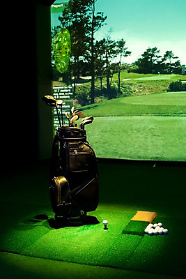 포토 JPG 스포츠용품 놀이 레저 골프공 실내 사람없음 세로 레포츠 컬러풀 구기 스크린 모니터 골프채 게임 골프가방 카지노 클럽 인조잔디 레저오락 골프연습장 스크린골프 스크린골프장 국내포토 스포츠 컬러 골프 가방 공 골프장 골프용품 잔디 내부 컴퓨터 도박 오브젝트 파일형식