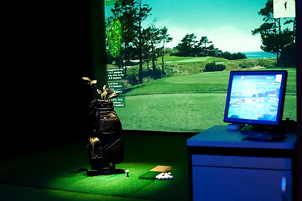 포토 JPG 스포츠용품 놀이 레저 실내 사람없음 가로 레포츠 구기 골프채 게임 카지노 클럽 인조잔디 레저오락 골프연습장 스크린골프 스크린골프장 국내포토 스포츠 골프 골프장 골프용품 잔디 내부 도박 오브젝트 파일형식