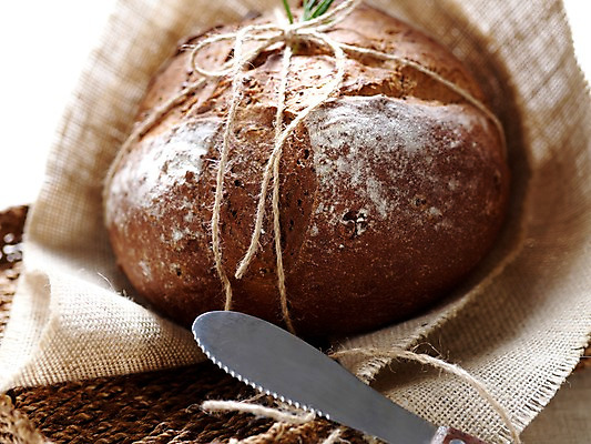 포토 JPG 음식 빵 디저트 쟁반 실내 근접촬영 사람없음 가로 끈 나이프 바게트 천 제빵 통밀바게뜨 국내포토 식기 뷰포인트 내부 제과제빵 직물 칼 파일형식