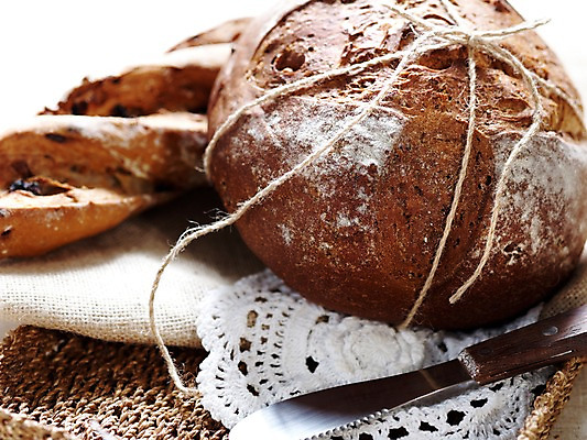 포토 JPG 음식 빵 디저트 쟁반 실내 근접촬영 사람없음 가로 끈 나이프 바게트 천 제빵 통밀바게뜨 곡물바게트 국내포토 식기 뷰포인트 내부 제과제빵 직물 칼 곡물빵 파일형식