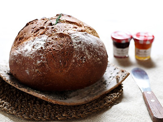 포토 JPG 그릇 음식 빵 디저트 쟁반 실내 근접촬영 사람없음 가로 나이프 바게트 잼 받침대 제빵 통밀바게뜨 국내포토 식기 뷰포인트 내부 제과제빵 소스_음식 칼 파일형식