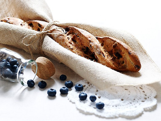 포토 JPG 음식 빵 유리병 디저트 실내 사람없음 장식 가로 끈 바게트 천 블루베리 제빵 코르크 곡물바게트 국내포토 과일 병_용기 내부 제과제빵 직물 곡물빵 파일형식