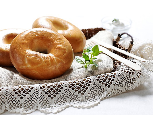 포토 JPG 그릇 음식 빵 포크 잎 디저트 쟁반 실내 사람없음 가로 바구니 나이프 천 생크림 브런치 제빵 유리그릇 베이글 국내포토 식물 식기 유리 내부 제과제빵 식사 직물 칼 크림 파일형식