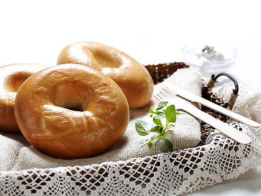 포토 JPG 그릇 음식 빵 포크 잎 디저트 쟁반 실내 사람없음 가로 바구니 나이프 천 생크림 브런치 제빵 유리그릇 베이글 국내포토 식물 식기 유리 내부 제과제빵 식사 직물 칼 크림 파일형식