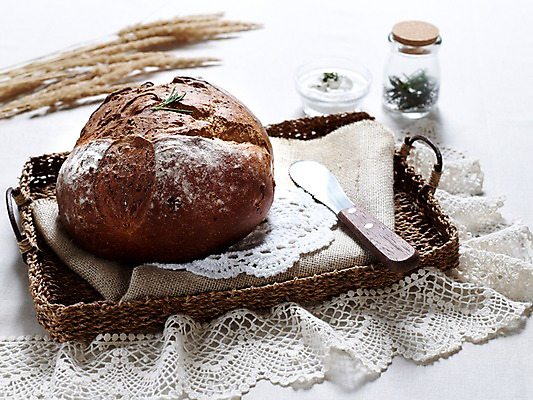 포토 JPG 그릇 음식 빵 유리병 디저트 쟁반 실내 사람없음 가로 바구니 나이프 바게트 천 생크림 브런치 제빵 유리그릇 통밀바게뜨 국내포토 식기 유리 병_용기 내부 제과제빵 식사 직물 칼 크림 파일형식