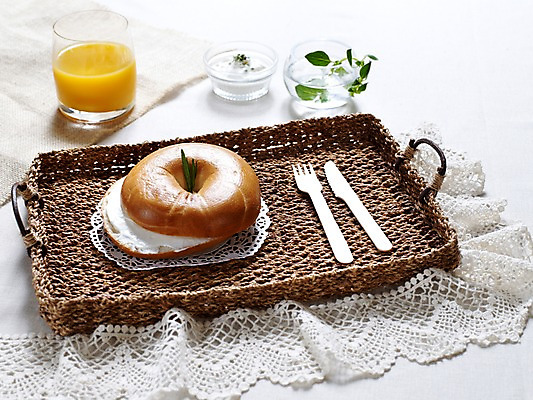 포토 JPG 그릇 음식 빵 포크 잎 디저트 쟁반 실내 사람없음 가로 바구니 주스 나이프 오렌지주스 천 생크림 브런치 제빵 유리그릇 베이글 국내포토 식물 식기 음료 유리 내부 제과제빵 식사 직물 칼 과일주스 크림 파일형식