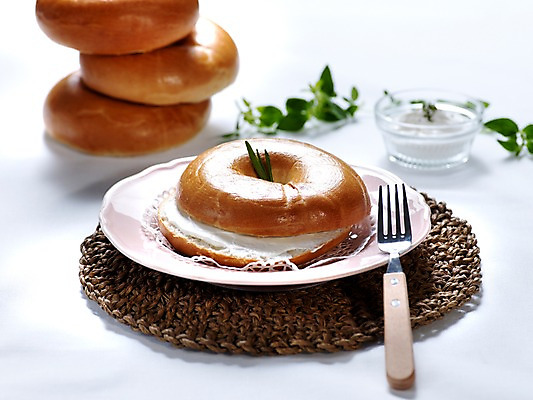 포토 JPG 그릇 접시 음식 빵 포크 잎 디저트 실내 사람없음 아웃포커스 가로 받침대 생크림 브런치 제빵 유리그릇 베이글 국내포토 식물 식기 유리 촬영기법 내부 제과제빵 식사 크림 파일형식