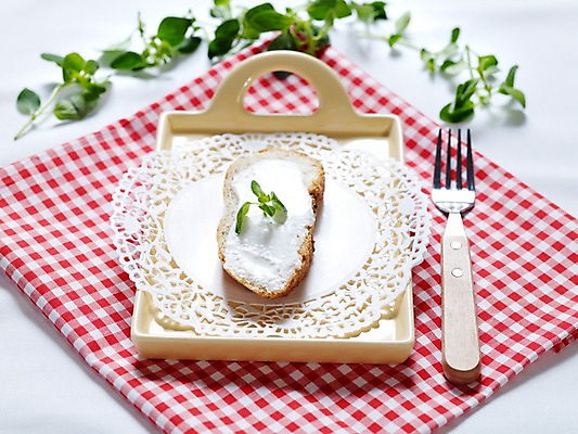 포토 JPG 그릇 음식 빵 포크 잎 디저트 쟁반 실내 사람없음 아웃포커스 가로 바게트 천 생크림 브런치 제빵 국내포토 레이스천 식물 식기 촬영기법 내부 제과제빵 식사 직물 크림 파일형식