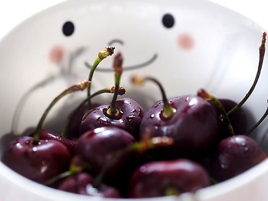 포토 JPG 식물 그릇 열매 음식 과일 실내 사람없음 아웃포커스 가로 체리 국내포토 식기 촬영기법 내부 파일형식