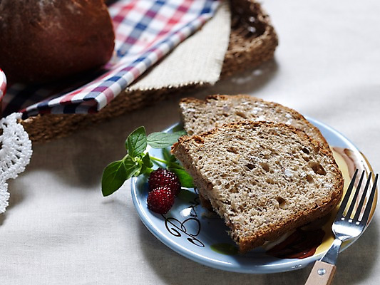 포토 JPG 그릇 접시 음식 빵 포크 잎 디저트 실내 사람없음 아웃포커스 가로 바게트 천 브런치 제빵 통밀바게뜨 국내포토 식물 식기 촬영기법 내부 제과제빵 식사 직물 파일형식