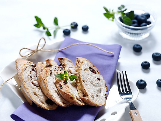 포토 JPG 그릇 접시 리본 음식 빵 포크 잎 실내 사람없음 가로 끈 바게트 천 블루베리 브런치 유리그릇 곡물바게트 국내포토 식물 식기 과일 유리 내부 식사 직물 곡물빵 파일형식