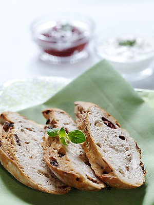 포토 JPG 그릇 접시 음식 빵 잎 디저트 실내 사람없음 세로 바게트 천 생크림 브런치 제빵 유리그릇 딸기잼 곡물바게트 국내포토 식물 식기 유리 내부 제과제빵 식사 직물 잼 크림 곡물빵 파일형식