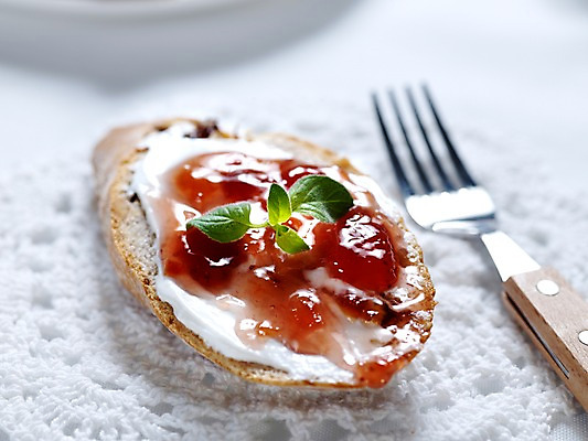 포토 JPG 음식 빵 포크 잎 디저트 실내 사람없음 가로 바게트 생크림 브런치 제빵 딸기잼 곡물바게트 국내포토 식물 식기 내부 제과제빵 식사 잼 크림 곡물빵 파일형식