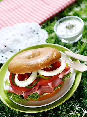 포토 JPG 그릇 접시 음식 빵 포크 서양음식 실내 샌드위치 잔디 사람없음 아웃포커스 세로 나이프 천 생크림 브런치 유리그릇 국내포토 식물 식기 유리 촬영기법 내부 식사 직물 칼 크림 파일형식