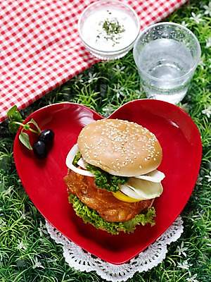 포토 JPG 그릇 접시 음료 음식 빵 잔 실내 샌드위치 잔디 사람없음 세로 햄버거 하트 천 생크림 블루베리 브런치 탄산음료 유리그릇 사이다 하트접시 국내포토 모양 식물 식기 과일 유리 패스트푸드 내부 식사 직물 크림 탄산 파일형식