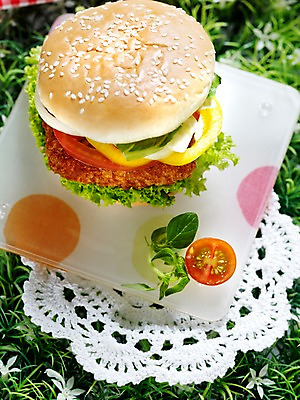 포토 JPG 그릇 접시 음식 빵 잎 방울토마토 실내 샌드위치 사람없음 세로 햄버거 브런치 국내포토 식물 식기 토마토 패스트푸드 내부 식사 파일형식