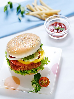 포토 JPG 그릇 접시 음식 빵 잎 방울토마토 실내 샌드위치 사람없음 아웃포커스 세로 감자튀김 햄버거 천 브런치 유리그릇 딸기잼 국내포토 식물 식기 토마토 유리 감자 패스트푸드 촬영기법 내부 식사 튀김 직물 잼 파일형식