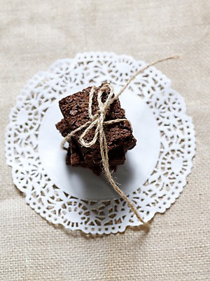 포토 JPG 음식 빵 디저트 실내 사람없음 세로 끈 제빵 브라우니 국내포토 레이스천 내부 제과제빵 직물 파일형식