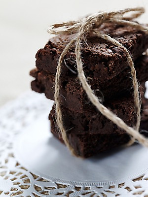 포토 JPG 음식 빵 디저트 실내 근접촬영 사람없음 세로 끈 제빵 브라우니 국내포토 레이스천 뷰포인트 내부 제과제빵 직물 파일형식