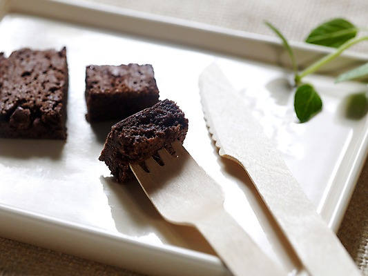 포토 JPG 음식 빵 포크 잎 디저트 쟁반 실내 사람없음 가로 나이프 브런치 제빵 브라우니 국내포토 식물 식기 내부 제과제빵 식사 칼 파일형식