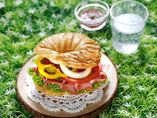 포토 JPG 음료 음식 빵 잔 서양음식 실내 샌드위치 잔디 사람없음 가로 크루아상 브런치 탄산음료 유리그릇 딸기잼 나무받침 사이다 크루아상샌드위치 국내포토 식물 그릇 식기 유리 내부 목재 식사 잼 받침대 탄산 파일형식