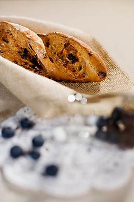 포토 JPG 음식 빵 디저트 실내 사람없음 세로 바게트 천 블루베리 제빵 곡물바게트 국내포토 과일 내부 제과제빵 직물 곡물빵 파일형식