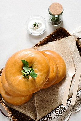 포토 JPG 그릇 음식 빵 포크 잎 유리병 디저트 실내 사람없음 세로 바구니 나이프 천 생크림 브런치 제빵 유리그릇 베이글 국내포토 식물 식기 유리 병_용기 내부 제과제빵 식사 직물 칼 크림 파일형식