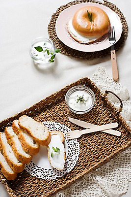 포토 JPG 그릇 접시 음식 빵 포크 잎 디저트 쟁반 실내 사람없음 세로 바구니 나이프 바게트 받침대 생크림 브런치 제빵 유리그릇 베이글 스프레드 국내포토 레이스천 식물 식기 유리 내부 제과제빵 식사 직물 칼 크림 파일형식