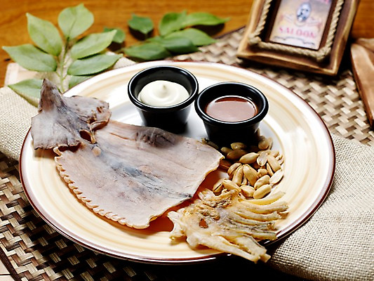 포토 JPG 그릇 접시 음식 액자 잎 나뭇잎 실내 사람없음 가로 천 안주 오징어 땅콩 종지 마른안주 말린오징어 국내포토 식물 식기 연체동물 내부 수중동물 견과류 직물 파일형식