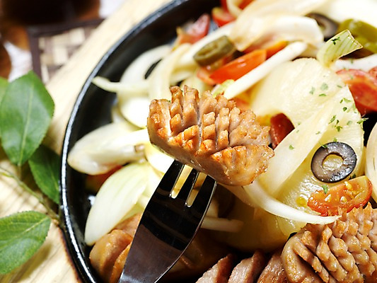 포토 JPG 음식 포크 잎 양파 나뭇잎 서양음식 실내 사람없음 가로 소시지 안주 올리브 소시지요리 모듬소시지 국내포토 식물 식기 열매 채소 내부 가공식품 파일형식