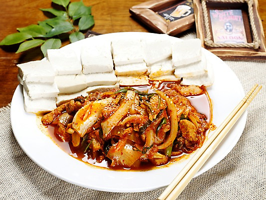 포토 JPG 그릇 접시 음식 액자 잎 젓가락 나뭇잎 김치 실내 사람없음 가로 천 안주 두부 두부김치 두부김치볶음 국내포토 식물 식기 한식 수저 내부 직물 볶음 파일형식