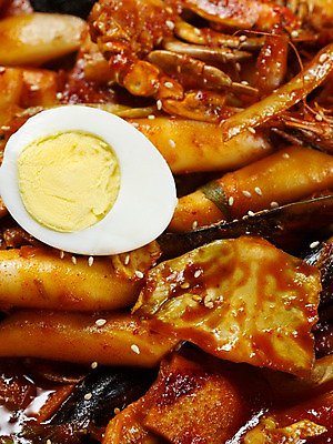 포토 JPG 음식 단면 디저트 실내 근접촬영 사람없음 세로 떡볶이 안주 삶은계란 해물떡볶음 해물떡볶이 국내포토 뷰포인트 내부 계란 계란요리 분식 볶음 파일형식