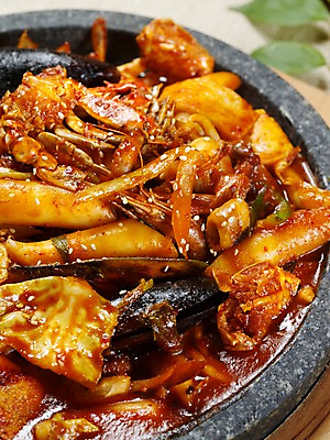 포토 JPG 그릇 음식 디저트 실내 사람없음 세로 떡볶이 안주 해물떡볶음 해물떡볶이 국내포토 식기 내부 분식 볶음 파일형식